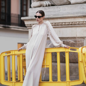 Sukienka maxi z falbankami beżowa