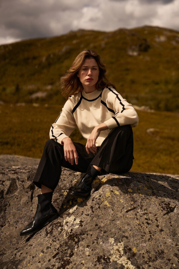 Sweter z półgolfem beżowy