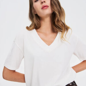 T-shirt z dekoltem w serek biały
