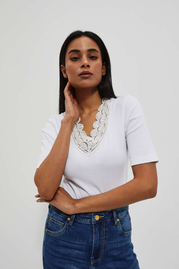 29c961fd4c2f4ffa6cafe69c361cfd0fae5ab3ee Bluzka z ozdobnym dekolte