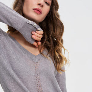 29f502e3a31fe93b4f159e9efe1293ac9db81941 Sweter z metaliczną nitką szary