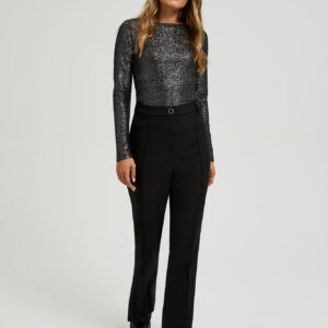 Spodnie z kantem i prostymi nogawkami czarne