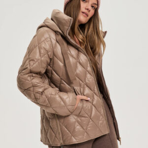 Pikowana kurtka beżowa