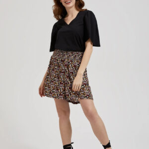 Szorty w kwiatki z gumą w pasie czarne