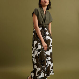 31175c6377a8dc9a53acf9c3843260c8db34476e Spódnica midi z wzorem liści zielona