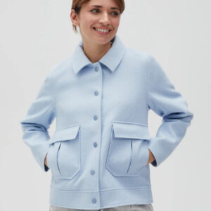 Kurtka z kołnierzem i dużymi kieszeniami błękitna