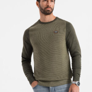 Bawełniany sweter męski z naszywką i raglanowymi rękawami – oliwkowy V2