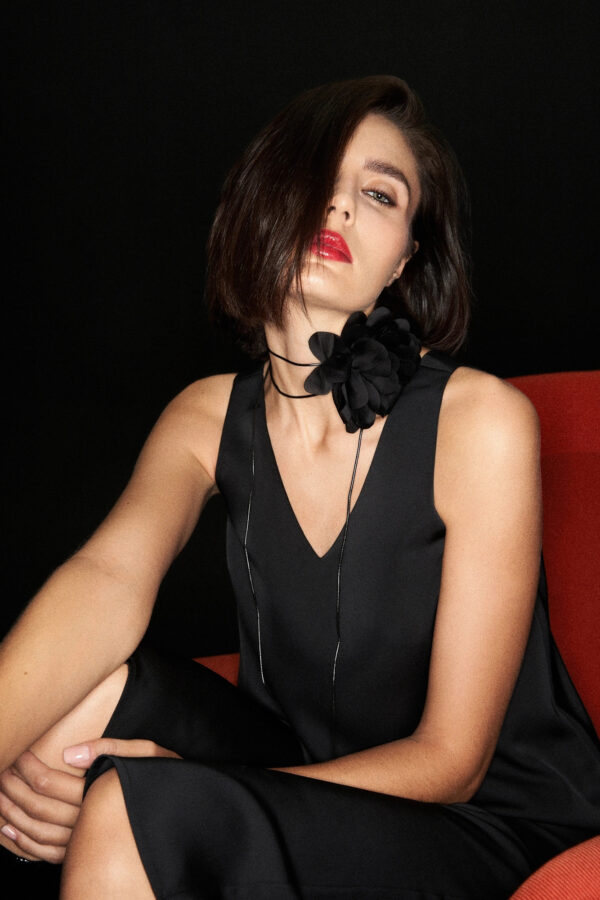 Gładka koszula z dekoltem w serek czarna