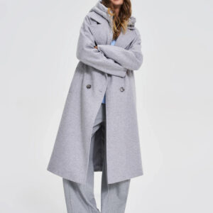 Długi płaszcz w kapturem szary