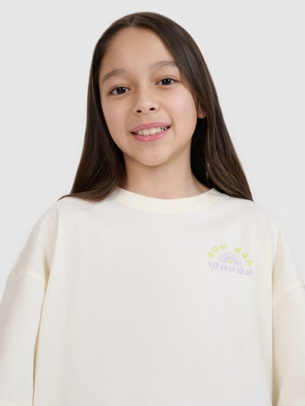 3a8ef3fa855cd2becbe5655b0435932f4db6e176 4F T-shirt oversize crop top z nadrukiem dziewczęcy - biały 158 (12-13 lat)