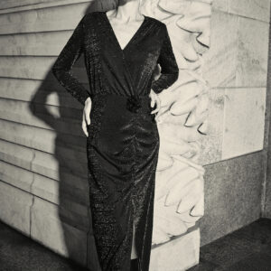 Sukienka maxi z rozcięciem czarna