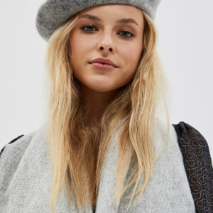 Gładki szal z frędzlami jasnoszary