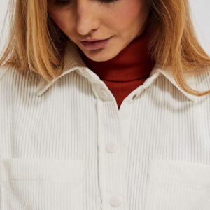 4114903b3f4441dc7503758c53e4c295f4fff311 Sztruksowa koszula perłowa