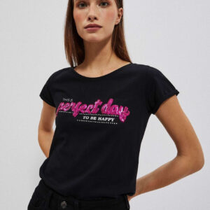 T-shirt z napisem czarny