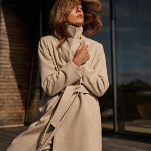 Płaszcz z paskiem beżowy