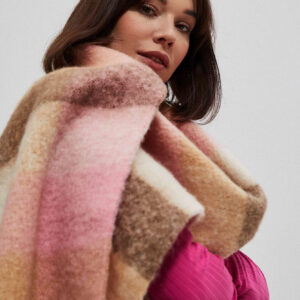 Gruby szal z frędzlami