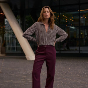 Gładkie spodnie burgundowe