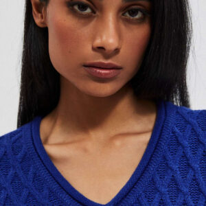 Sweter z ozdobnym splotem lazurowy