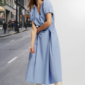 Sukienka midi z bufiastymi rękawami błękitna