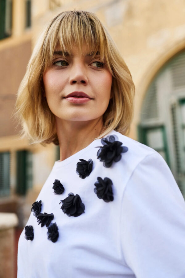 47c0930aad0759317d41009c75e909ca7190bf0b T-shirt z aplikacją biały