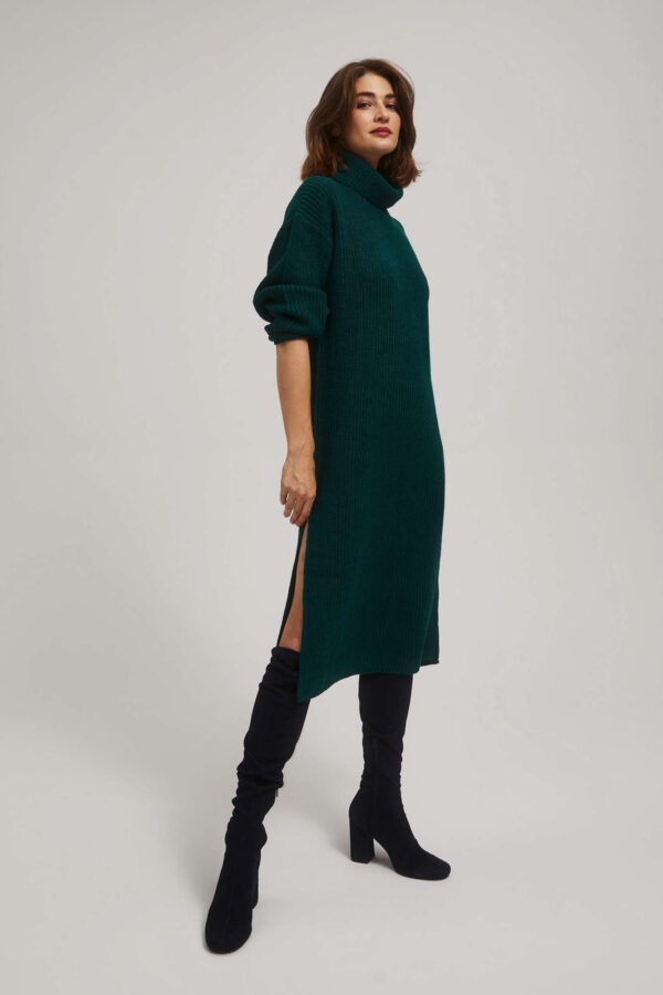 Swetrowa sukienka z golfem szmaragdowa