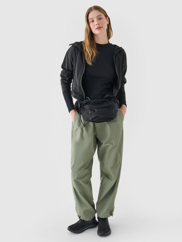 4F Longsleeve slim z prążkowanej dzianiny z modalem damski - czarny