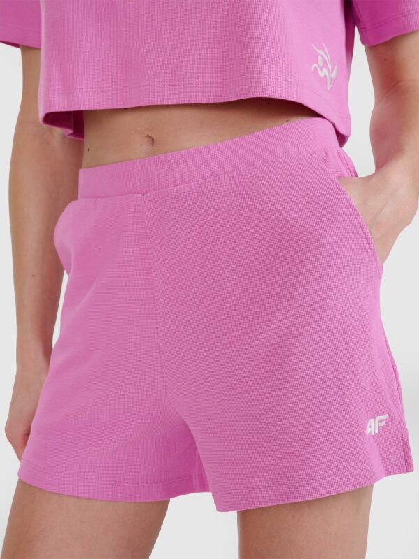 4c28f356ae0b12a62058d23930b2c61846b29c10 4F Spodenki dresowe z waflowej dzianiny damskie - różowe