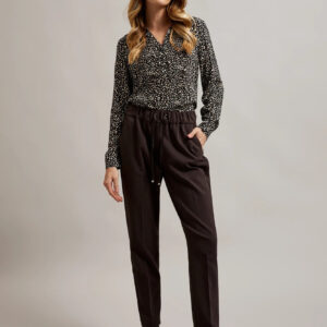 Spodnie z prostą nogawką i wiązaniem w pasie brązowe