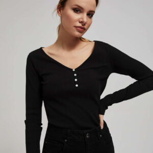 Prążkowana bluzka z guzikami