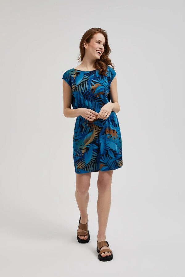 Sukienka z okrągłym dekoltem w tropikalny wzór niebieska