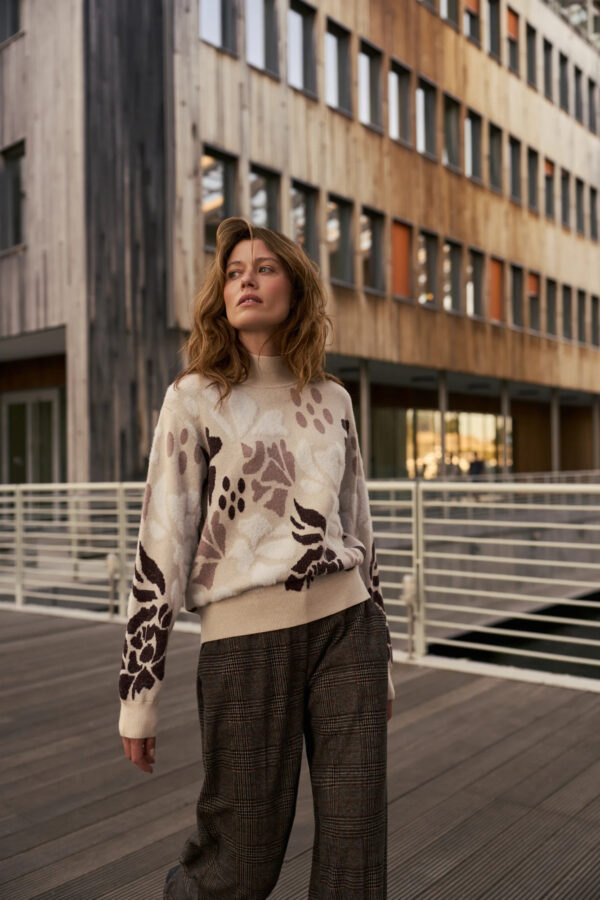 Wzorzysty sweter beżowy