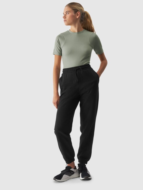 521182fbad14d56988d54f637a992d64b22f5533 4F T-shirt slim crop-top gładki damski - khaki