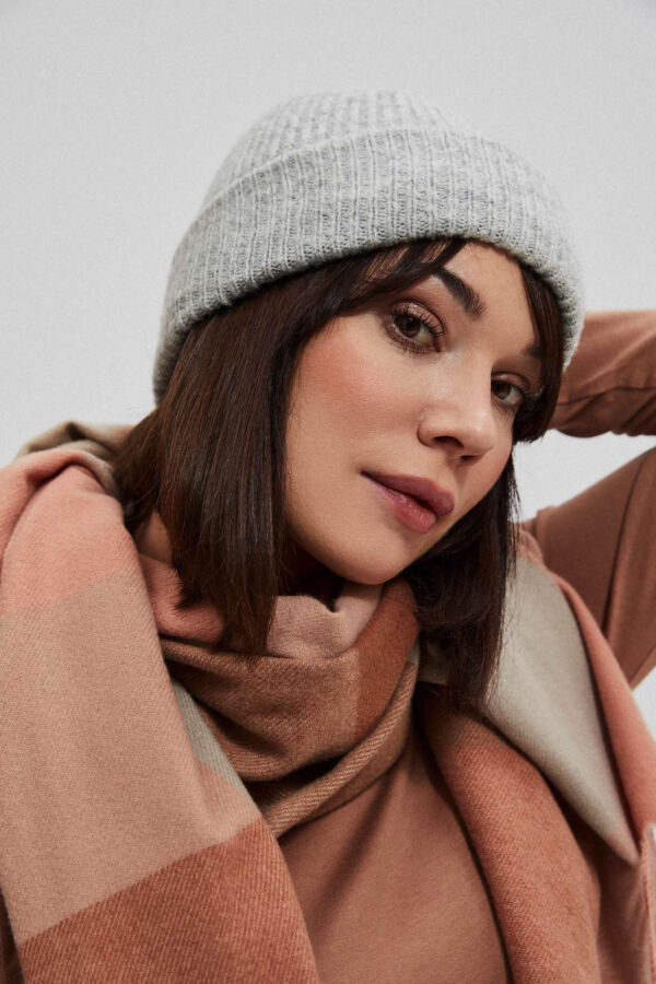 53afb71397035abc1da7f38422837f9d63011f54 Prosta czapka z dzianiny