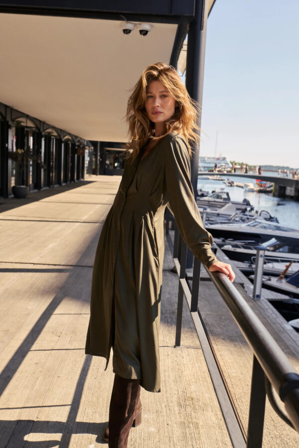 53baddda49c7ccf4d0918ac55c525d407c76b6c4 Wiskozowa sukienka midi oliwkowa