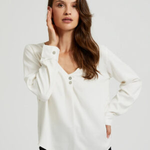 5448d3d13e37c814fb4e8eb2f7b99acb1ad9ea0e Koszula z dekoltem w serek i ozdobymi guzikami biała