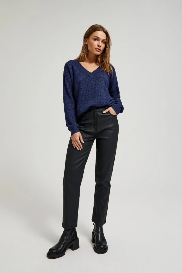 Woskowane spodnie z prostymi nogawkami czarne