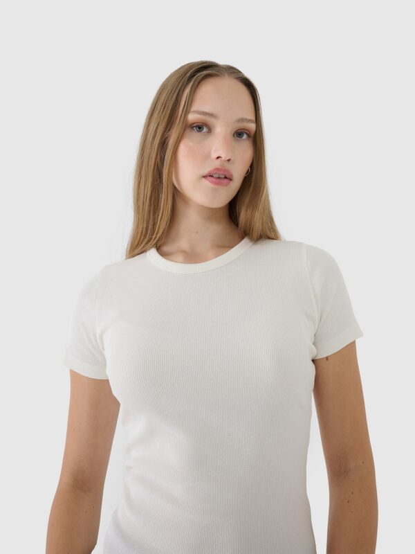 5478a533f153dfbe23367a1aac8cd3dfbd5dcec2 4F T-shirt slim z prążkowanej dzianiny damski - biały