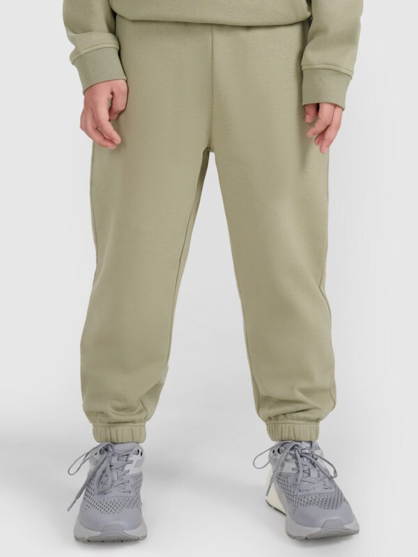 570c2da9b4b43632b0013f6b8c67278a201ec79c 4F Spodnie dresowe joggery chłopięce - zielone 122 (6-7 lat)