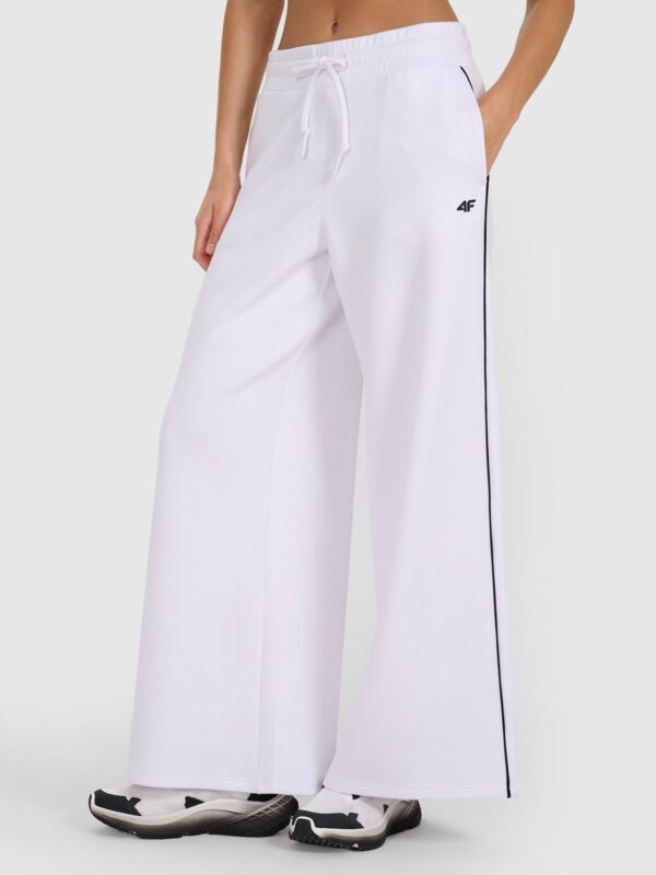 4F Spodnie dresowe z wiskozą damskie - białe