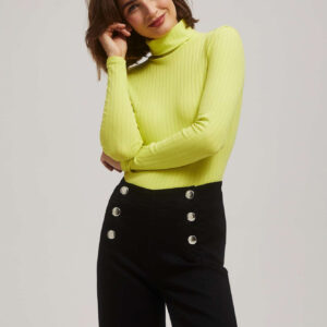 Prążkowana bluzka z golfem limonkowa