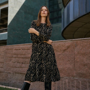 5df238b0374c5a6f969fe1a3f34eef340ab9a125 Sukienka z falbaną czarna