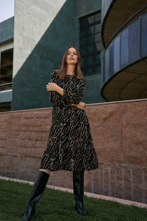 5df238b0374c5a6f969fe1a3f34eef340ab9a125 Sukienka z falbaną czarna