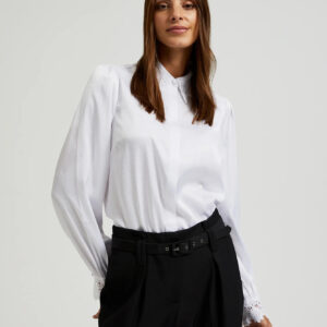 Koszula z koronką na mankietach i kołnierzyku biała