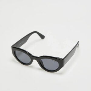 Okulary z grubymi oprawkami czarne