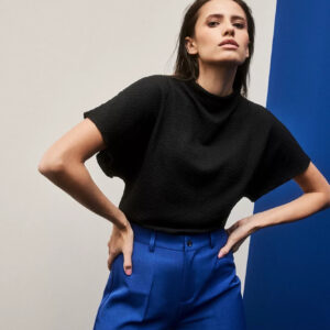 605a3ae20388931aec3973df7f246faea00382d9 Elegancka bluzka z szerokimi rękawami czarna