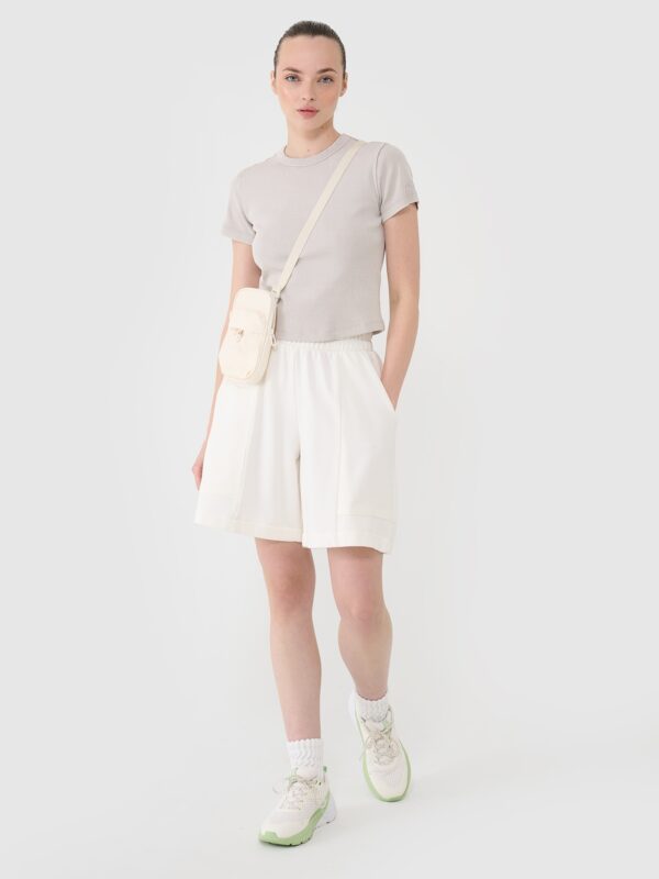 61a81e93572413af81dabdea18eaecec97e98d24 4F T-shirt slim z prążkowanej dzianiny damski - beżowy