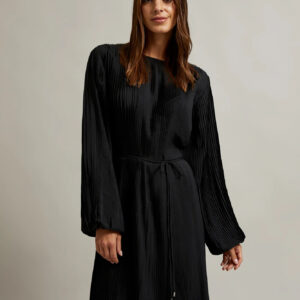 63038de0f32bdc301ebf1a51a6ccaa17709ca0fa Plisowana sukienka z paskiem czarna