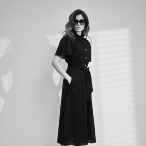 Rozkloszowana sukienka z guzikami czarna