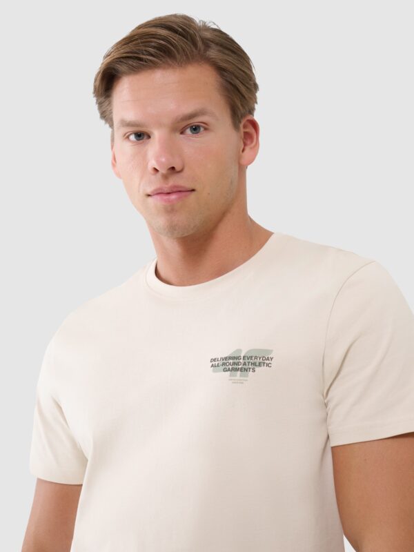65a806dbf3b5f1fc553033a3c2e03c5b0b131743 4F T-shirt regular z nadrukiem męski - beżowy