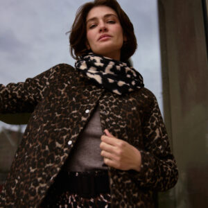 Szalik w panterkę kremowy